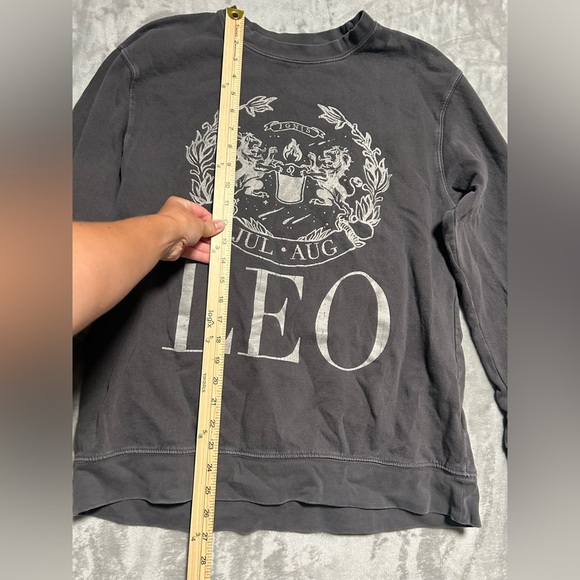 Girl Dangerous Tilly’s Crew Neck Sweatshirt Women’s Small Leo Grey - Picture 6 of 6